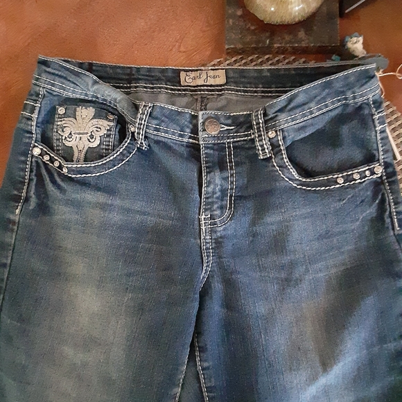 Capris - Picture 2 of 4